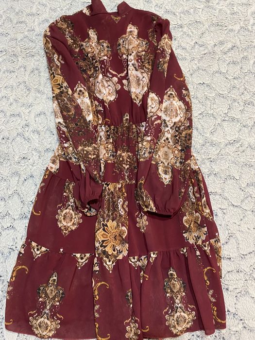 Vestido bordô com laço