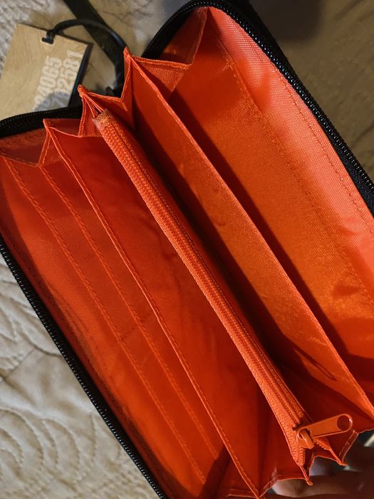 Nowy portfel z metka