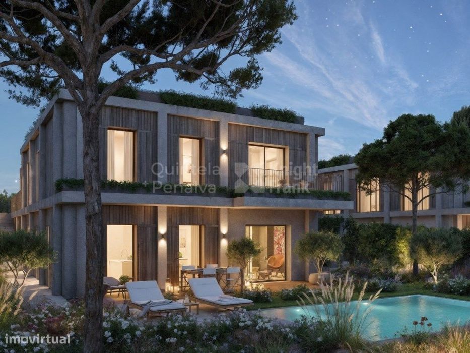 Moradia T4 com rooftop e piscina na Caparica