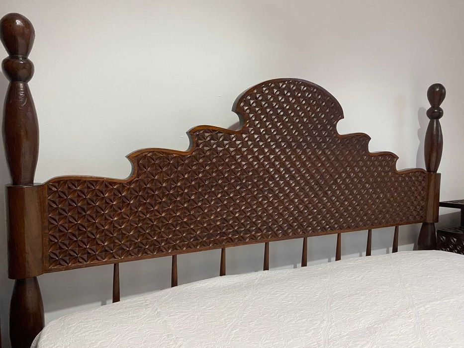 Cama de casal trabalhada dos anos 60