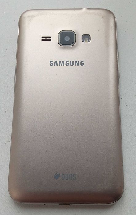 Смартфон Samsung Galaxy J1 (2016) SM-J120H