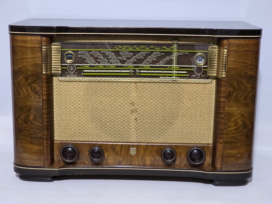 Rádio antigo reparado Philips