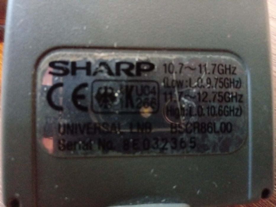 Konwerter SHARP Universal LNB BSCR86L00