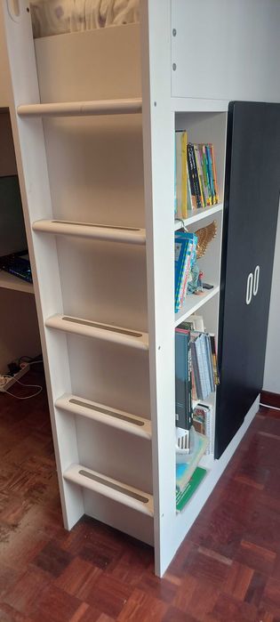 Quarto ikea smastad com secretaria, roupeiro e colchao