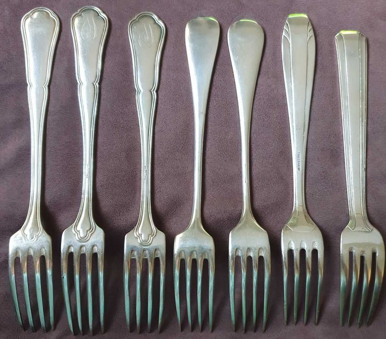 Lote de 7 Garfos Séc. XIX em METAL BLANC 84 - France