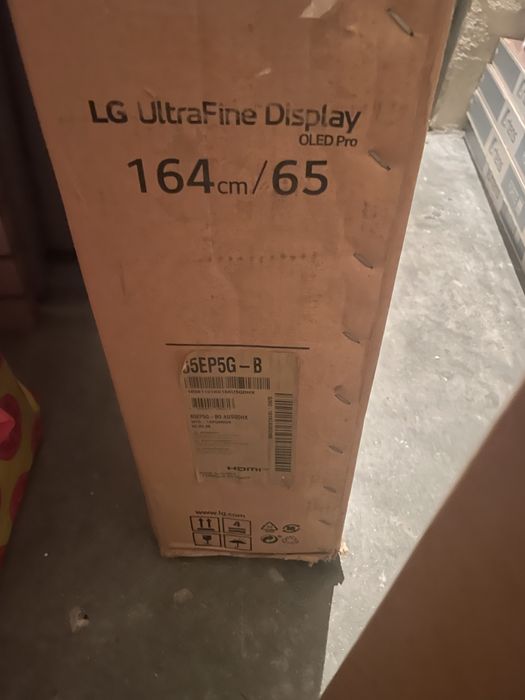 LG UltraFine OLED Pro 65" - 65EP5G-B