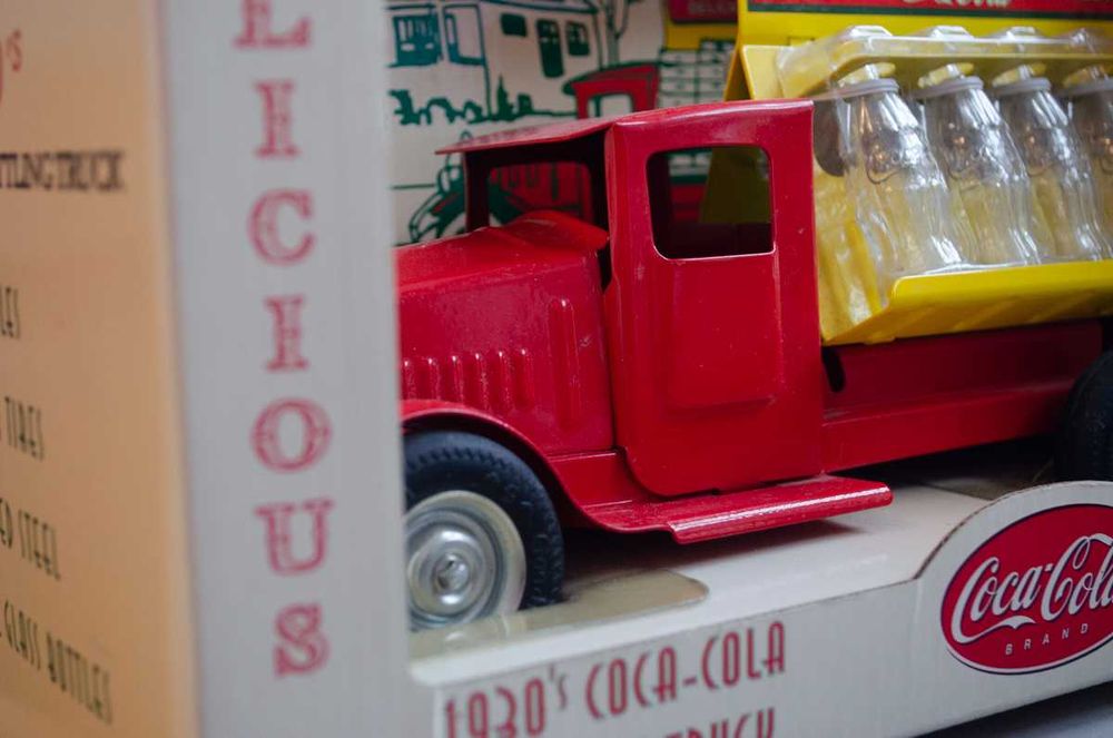 Велика модель вантажівка Coca-Cola (27 см) у стилі 1930-х років (нова)