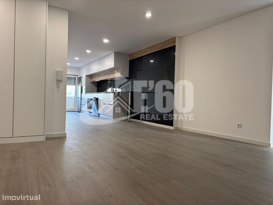 Apartamento T3 Remodelado Para Arrendamento Esmoriz