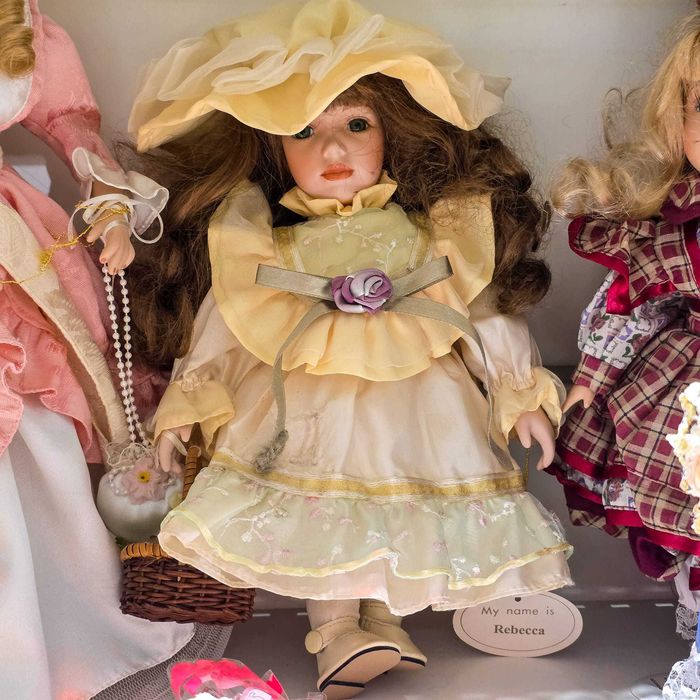 Boneca Porcelana Leonardo Collector’s “Rebecca” – 30 cm