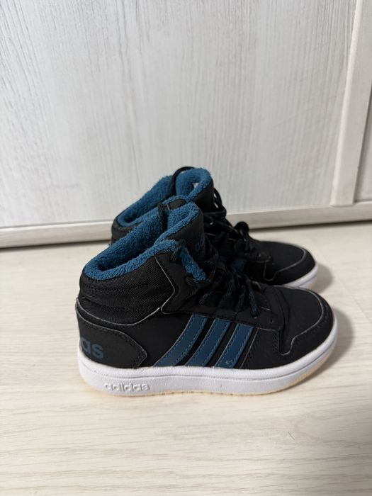 Демісезонні чоботи adidas,оригінал.розмір 28
