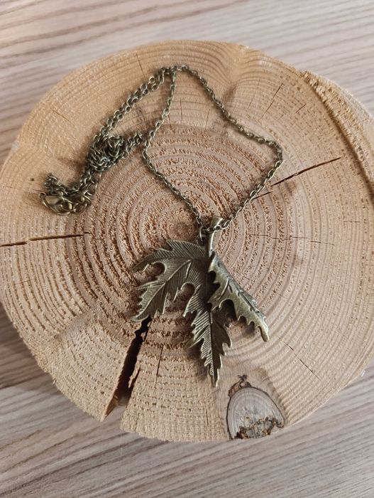 Naszyjnik jesienny liść w kolorze khaki