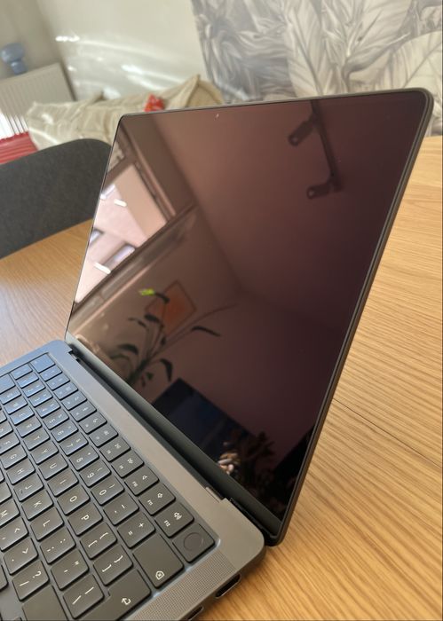 Macbook Pro 14” M3 Pro 18gb RAM 512gb SSD