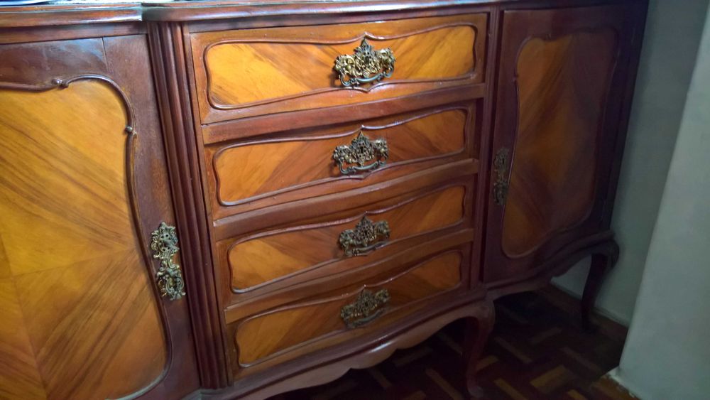 Mobília Queen Anne completa em bom estado!