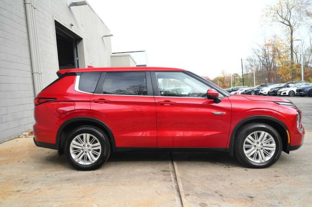 Mitsubishi Outlander PHEV SEL      2023