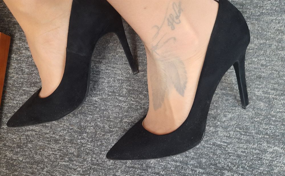 Nowe klasyczne szpilki pantofle 40 zamszowe H&M