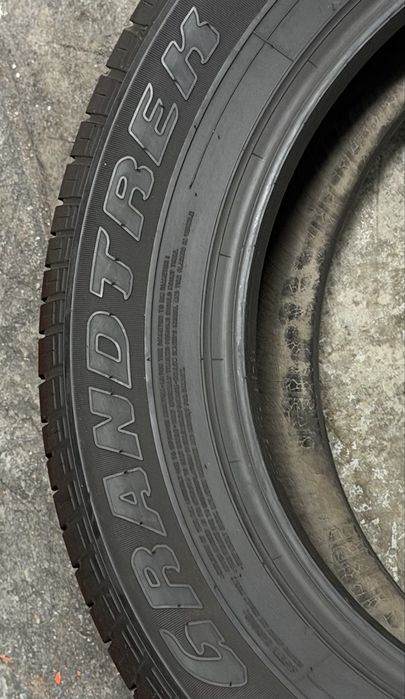 Pneus 225/65r18 Dunlop St20 Grandtrek com 100% de piso