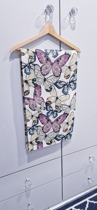 Wiosenny bieżnik na stół lub komodę