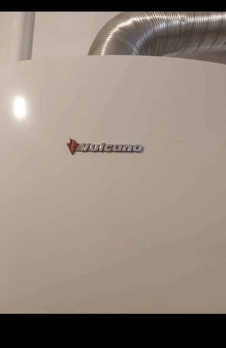 2 Esquentadores inteligentes  um vulcano e outro junkers  ventilado.