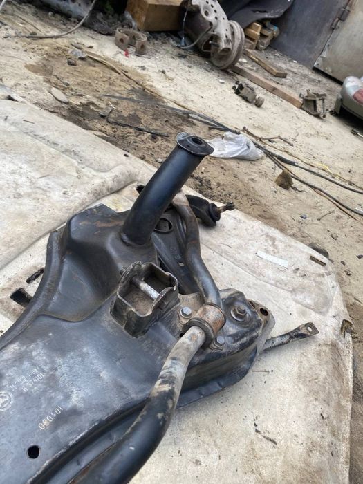 Підрамник передній з ричагами Джилі МК 1,6 оригінал завод не гнилий