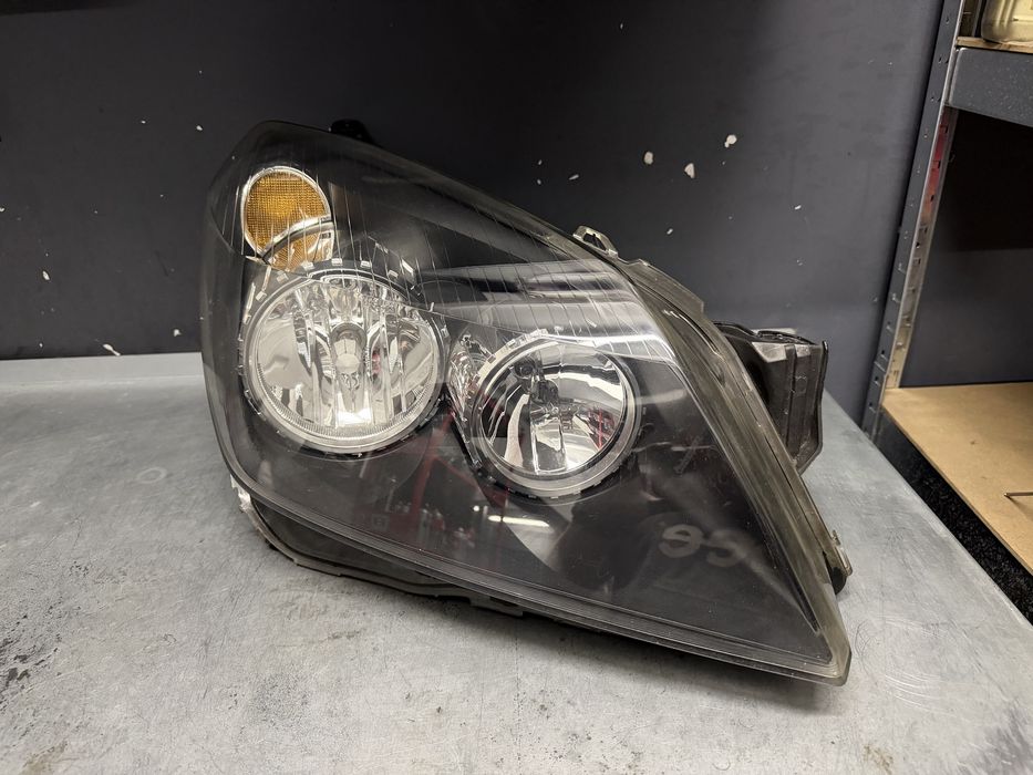 Lampa prawa przód Opel Astra H 04-14r. wersja Europa oryginał