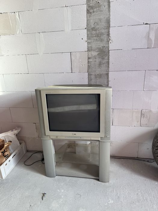 Sprzedam telewizor z półką