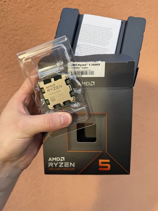 AMD Ryzen 5 7600X