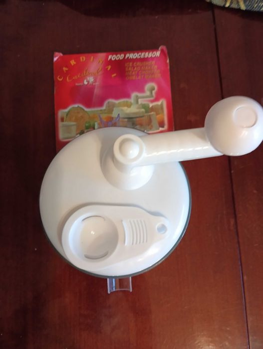 Ручний кухонний комбайн Cardinal. Працює без світла