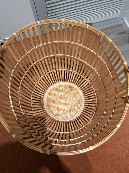 Kosz ze skórzanymi rączkami