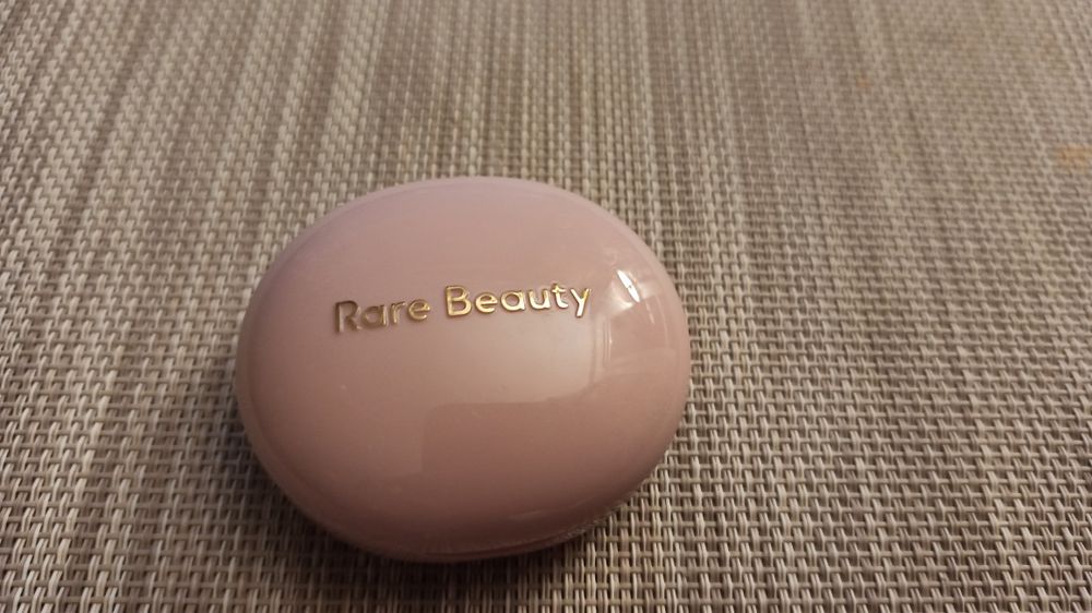 Róż Rare Beauty polecam