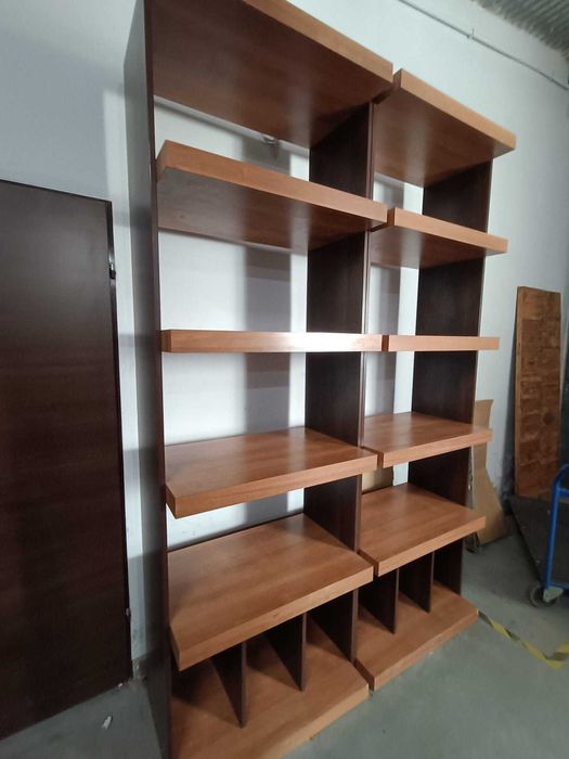 meble do sklepu ( np. z winami ) 11 segmentów