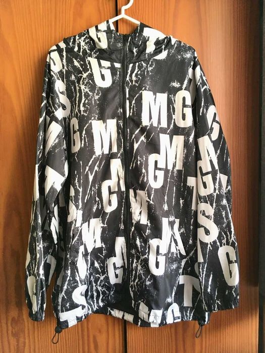 Vários casacos de senhora - Casa das Peles Yu, Yu etc