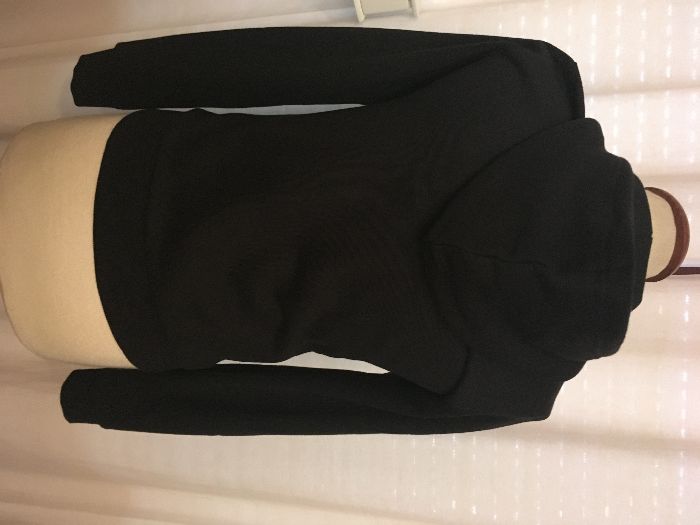 Casaco da marca Puma com capuz usado uma vez