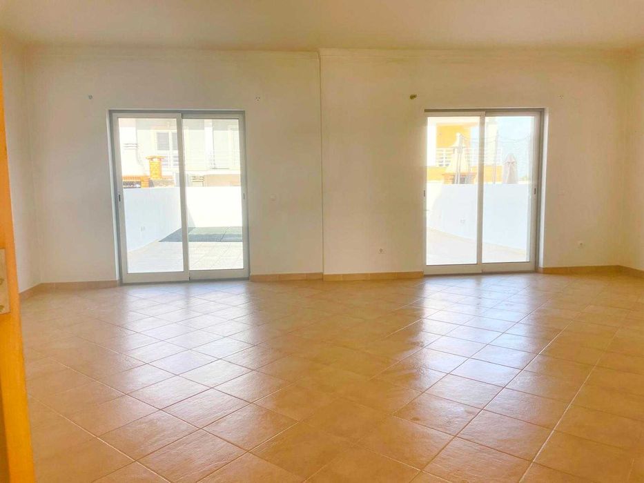 Moradia T3+1 no Pinhal Novo com Espaço Exterior e Garagem