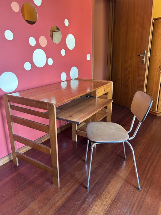 Escrivaninha / Secretária de madeira em ótimo estado