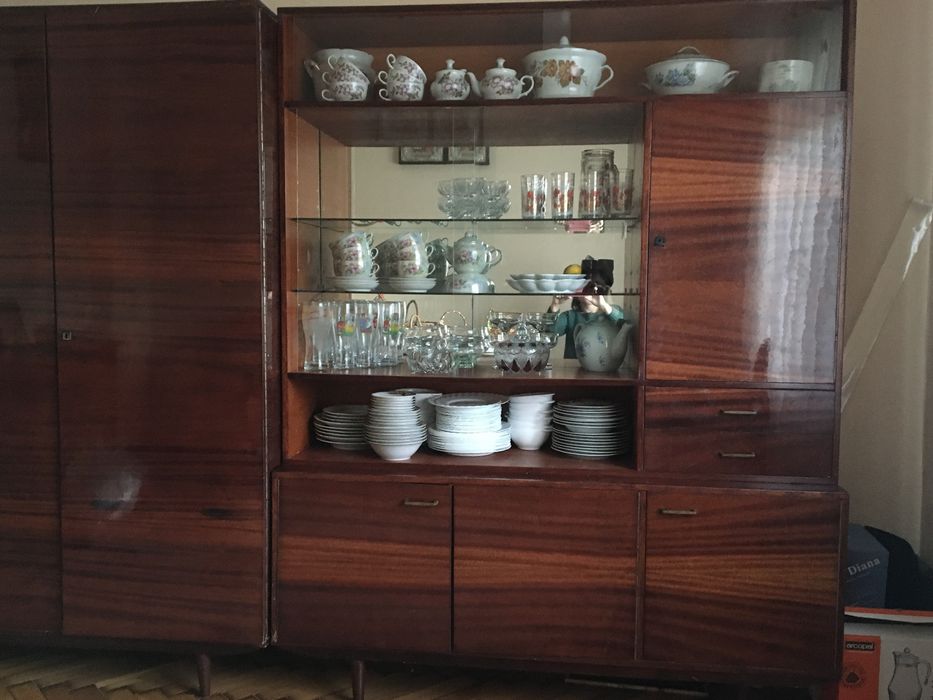 Сервант для посуду