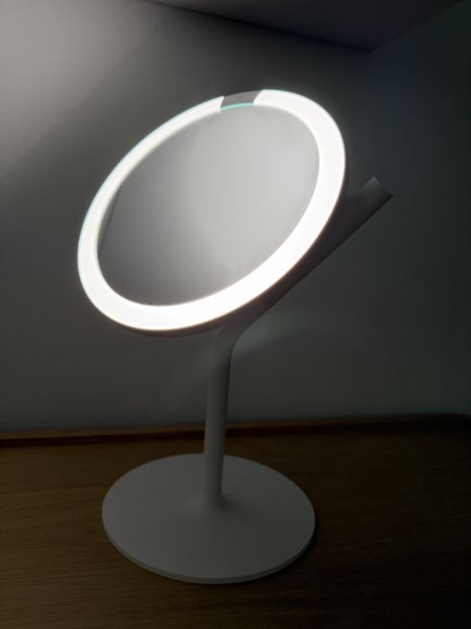 lusterko z podswietleniem led + powiekszajace USB C