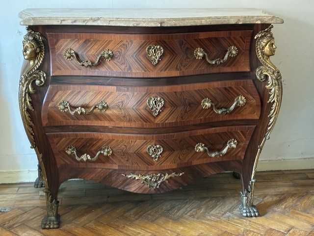 Cómoda Luis IX com pedra