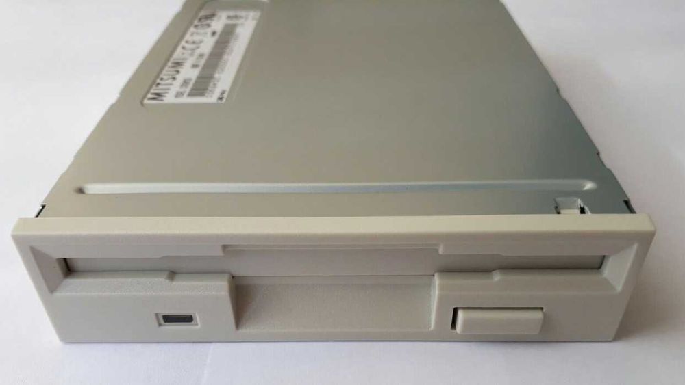 Разные запчасти от компьютерных системных блоков