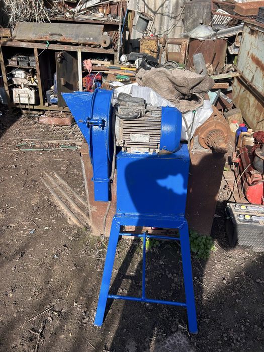 Алюмінієвий40л бідон та малий на мехдойку .Є млин