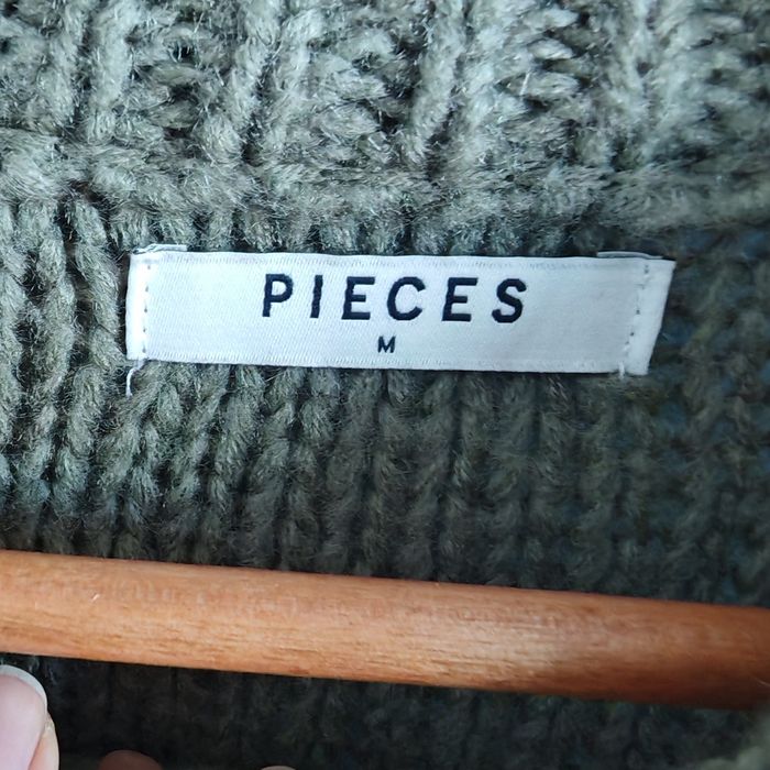 Sweter khaki Pieces 38