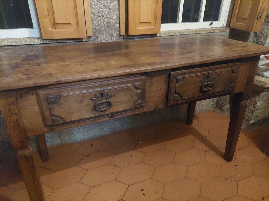 Mesa madeira maciça com 2 gavetas