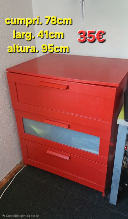 Cômoda com três gavetas