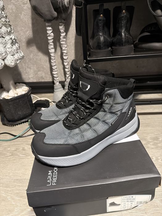 Продам зимові термо черевики Larum