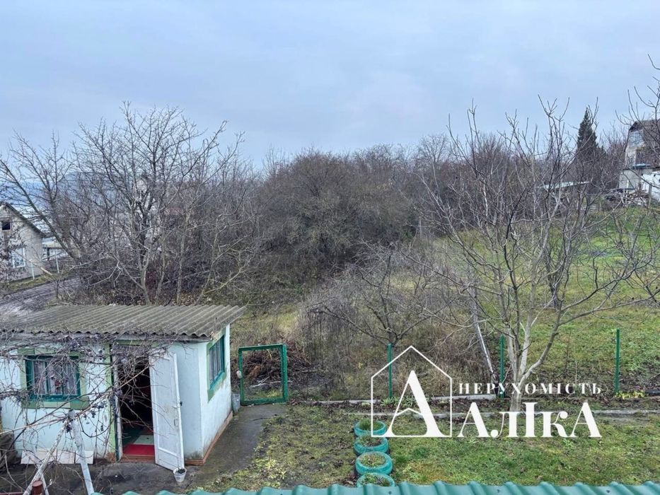 Продам дачний будинок на березі річки