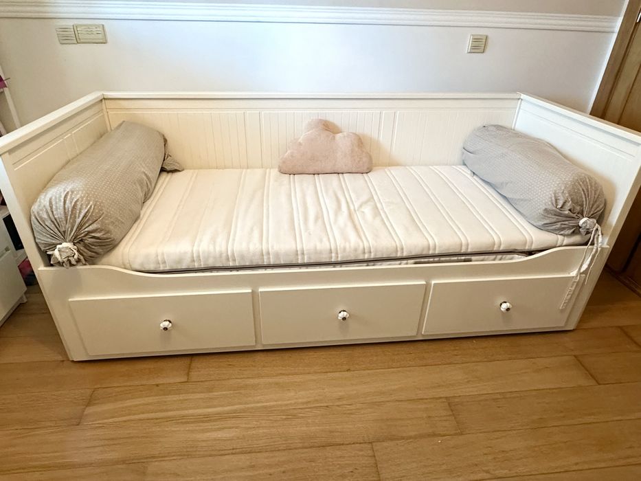Cama Hemnes com 2 colchões