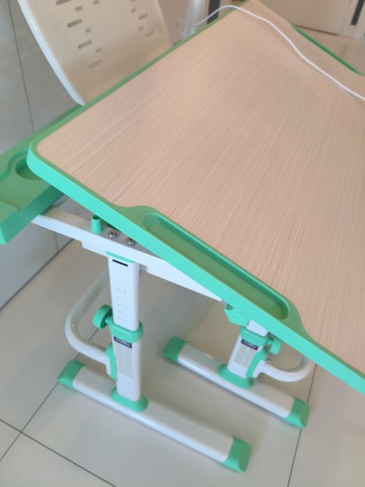 Biurko  Cubby dziecięce z regulacją