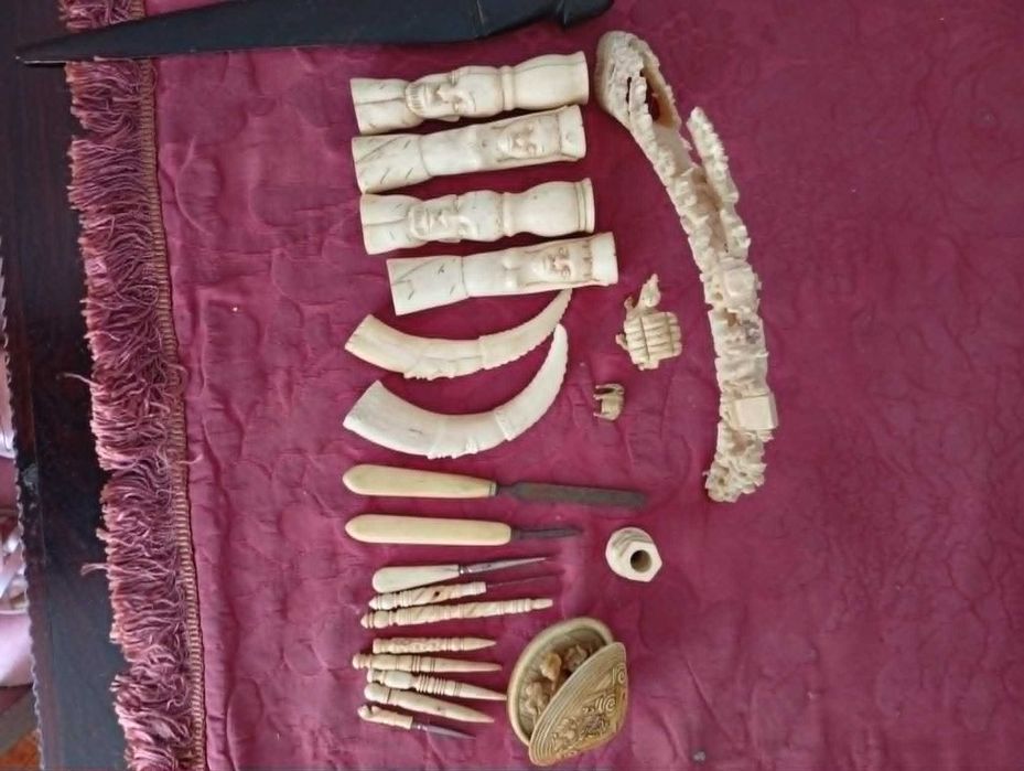 Peças artesanais africanas e orientais