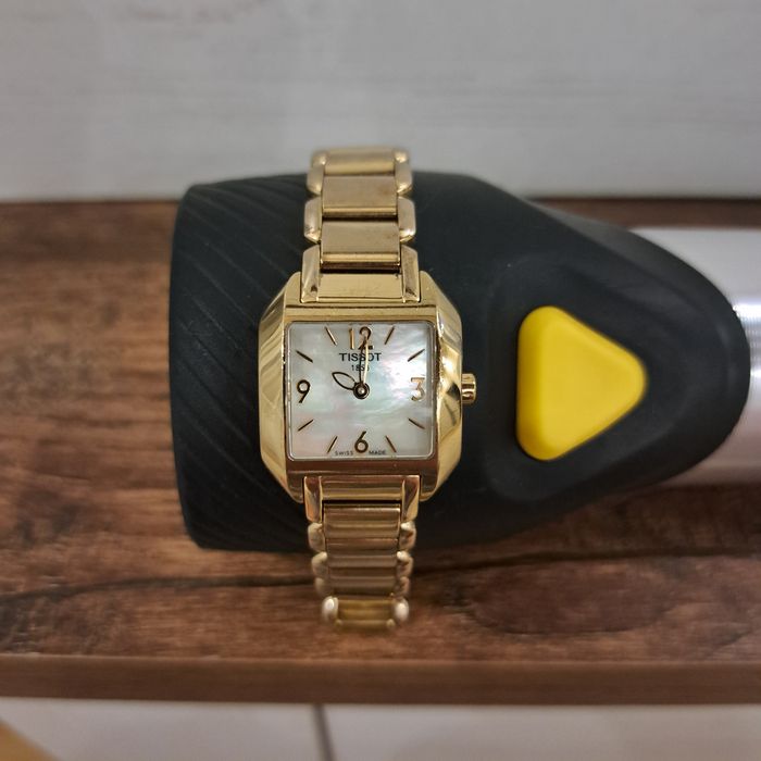 Жіночий наручний годинник TISSOT