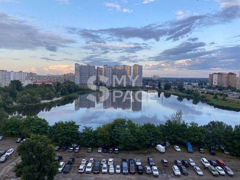 Продаж 3-к квартира 90м2 по вул Драгоманова 31б м.Позняки