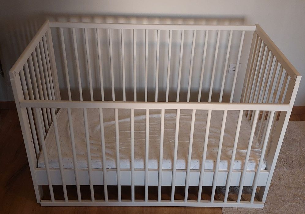 Cama de criança semi nova sem marcas